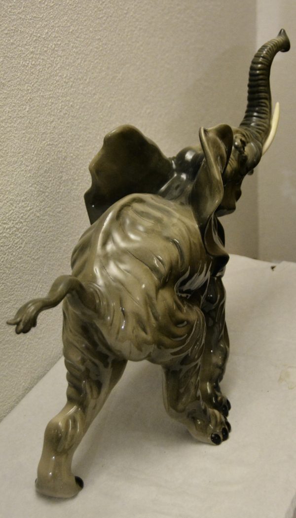 Elefante di ceramica