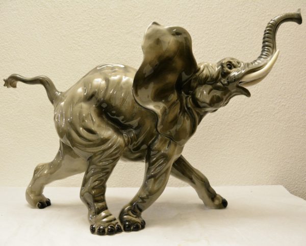 Elefante di ceramica